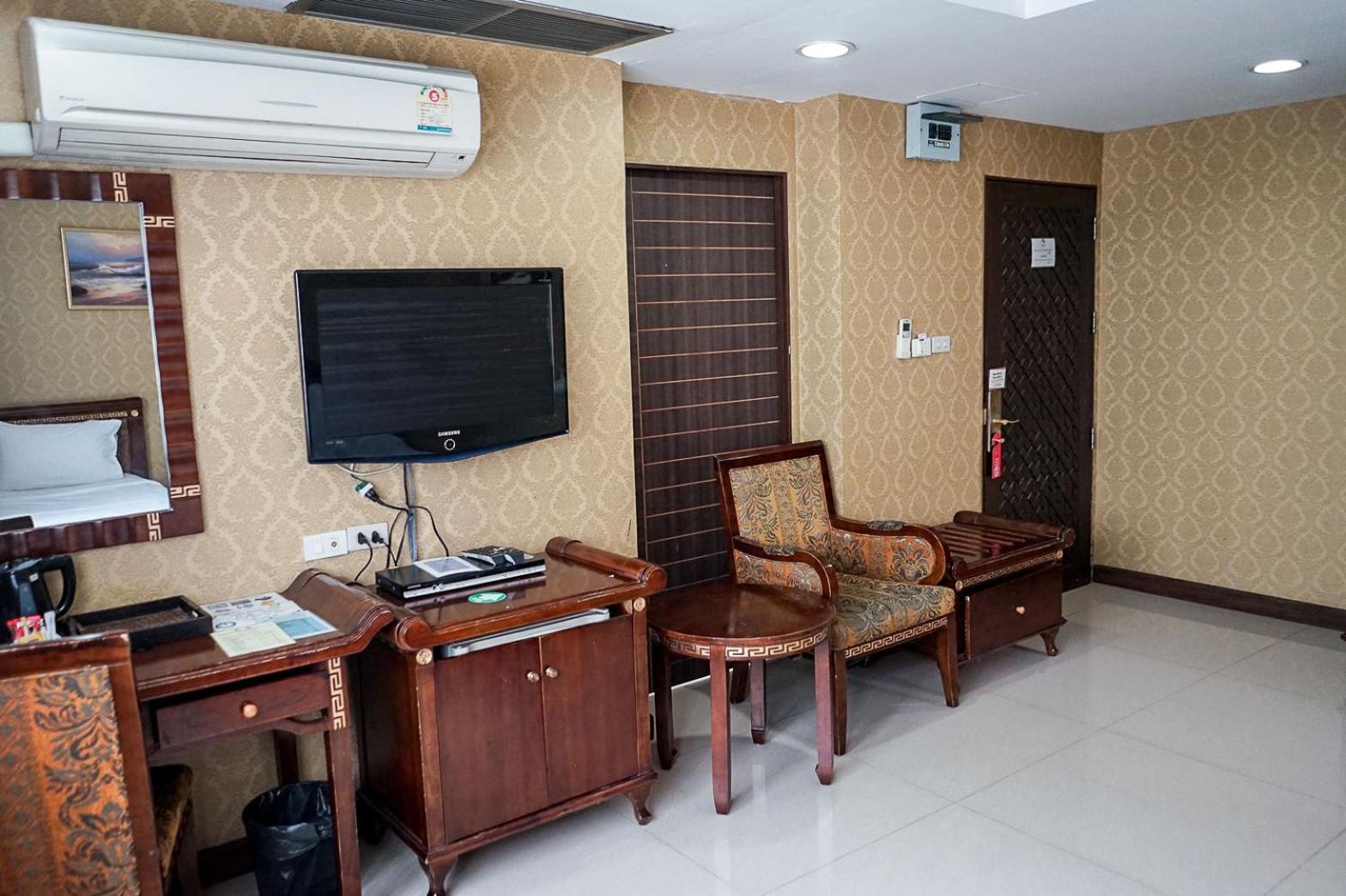 Khách sạn Grand Lucky
